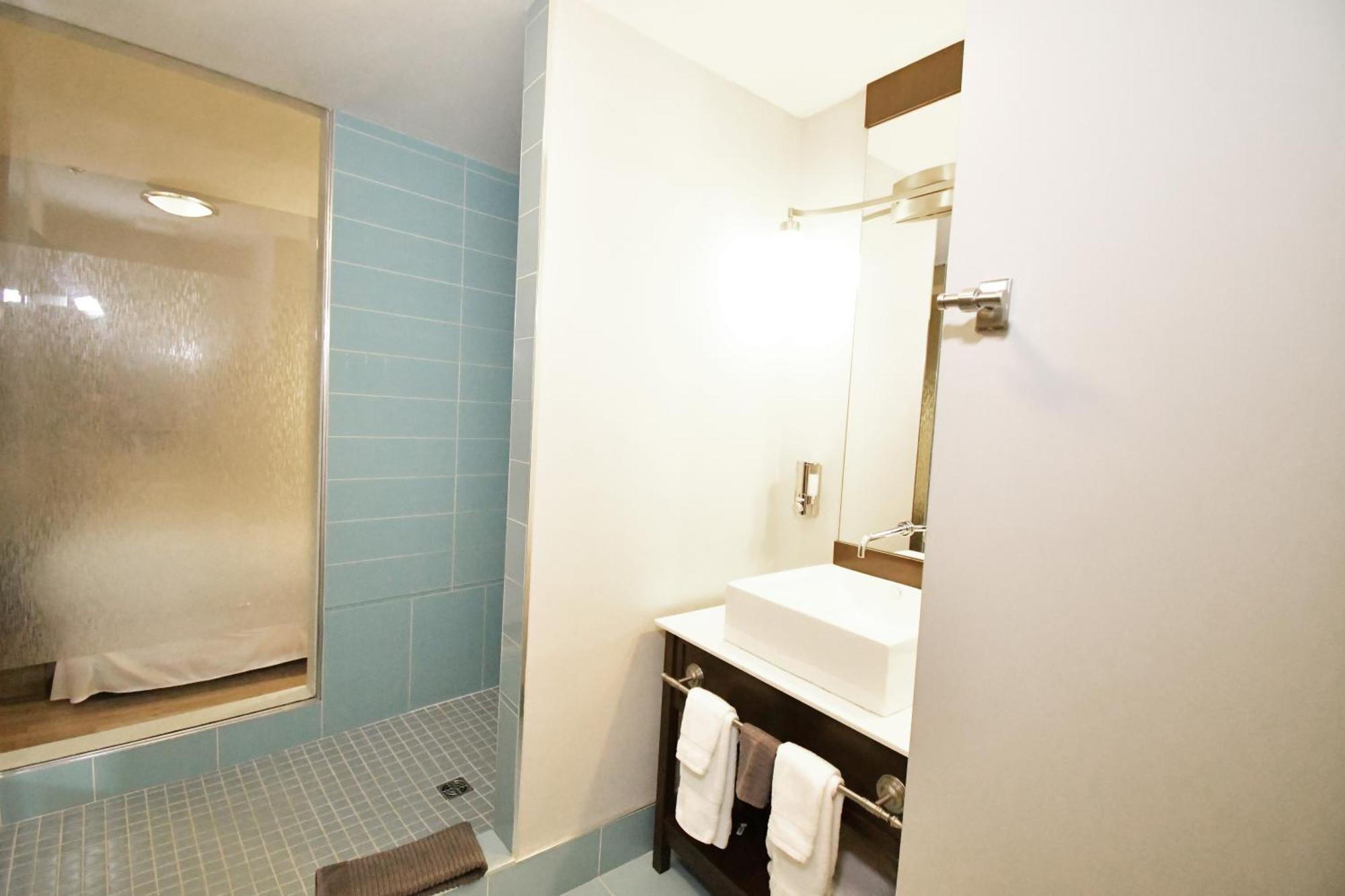 St James Gate By Bower Boutique Hotels Moncton Room photo