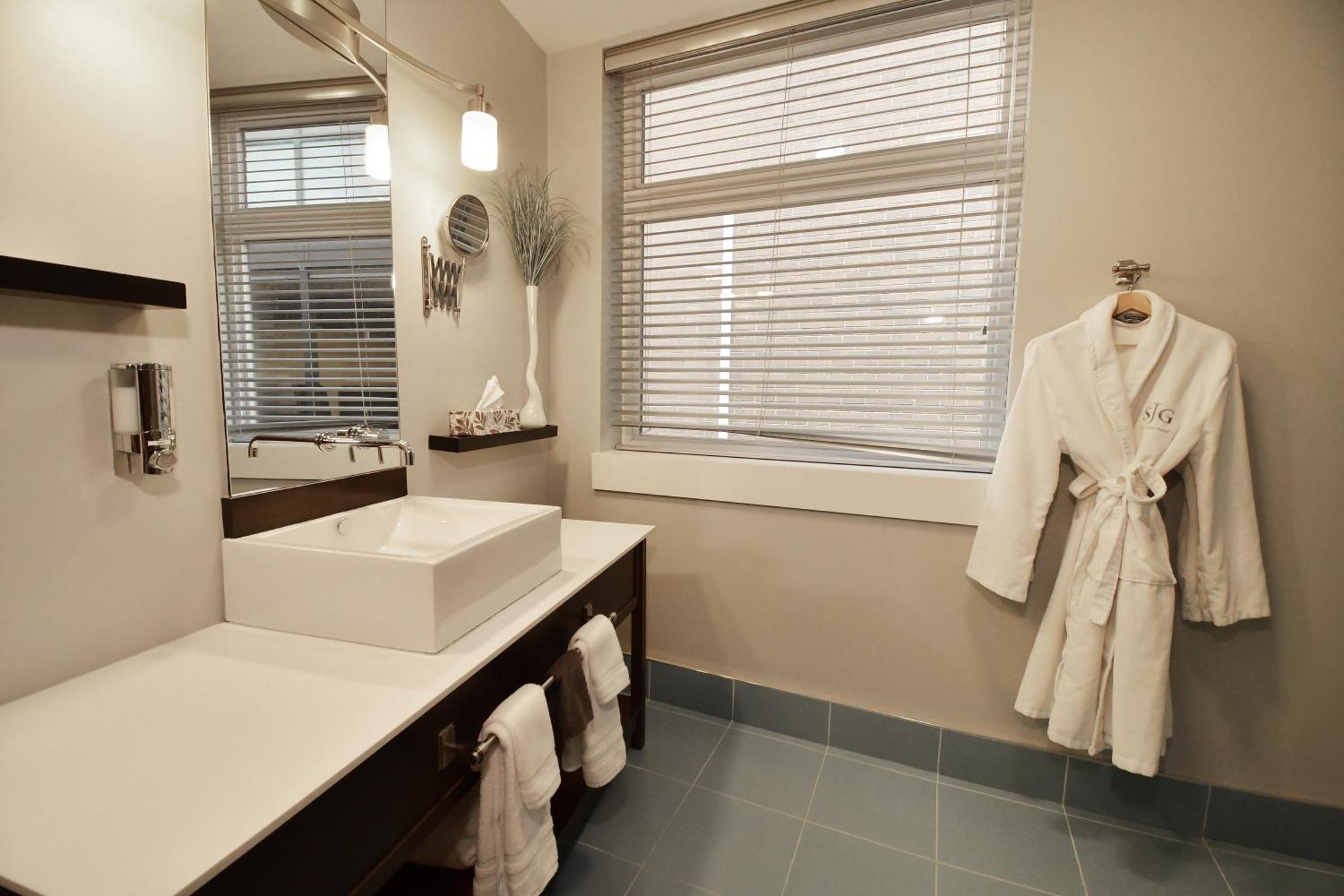 St James Gate By Bower Boutique Hotels Moncton Room photo
